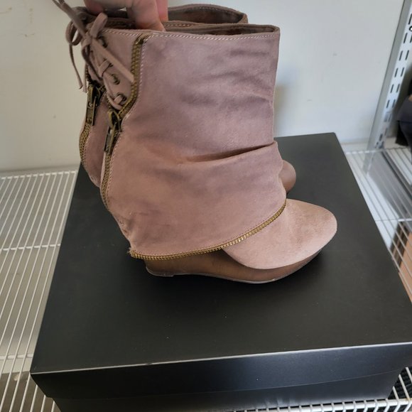 Boots - Picture 6 of 6